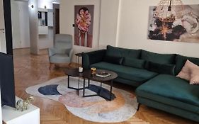 Comfy Center Apartment