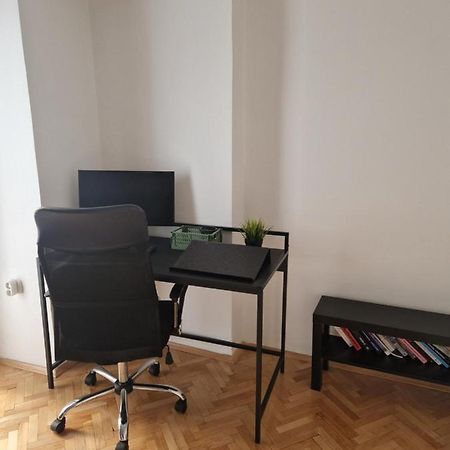 Comfy Center Apartment Skopje Buitenkant foto