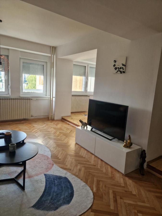 Comfy Center Apartment Skopje Buitenkant foto