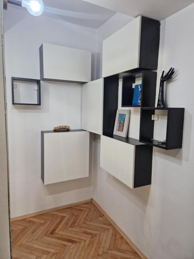 Comfy Center Apartment Skopje Buitenkant foto