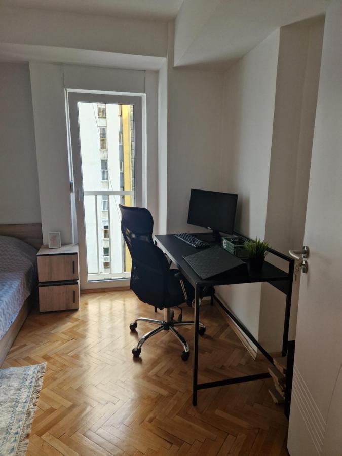 Comfy Center Apartment Skopje Buitenkant foto