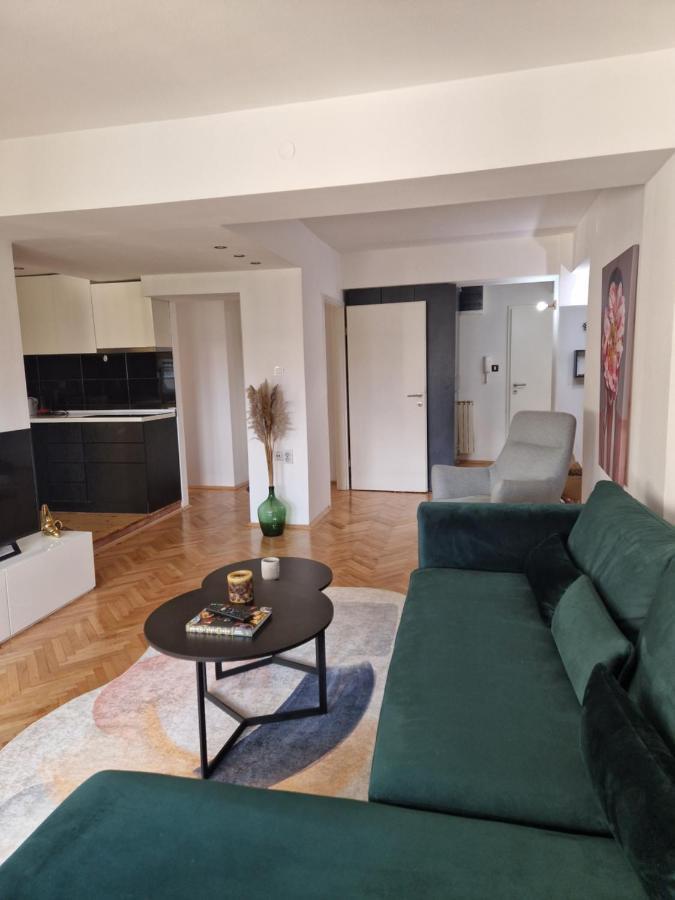 Comfy Center Apartment Skopje Buitenkant foto