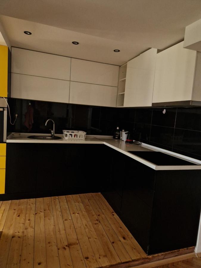 Comfy Center Apartment Skopje Buitenkant foto